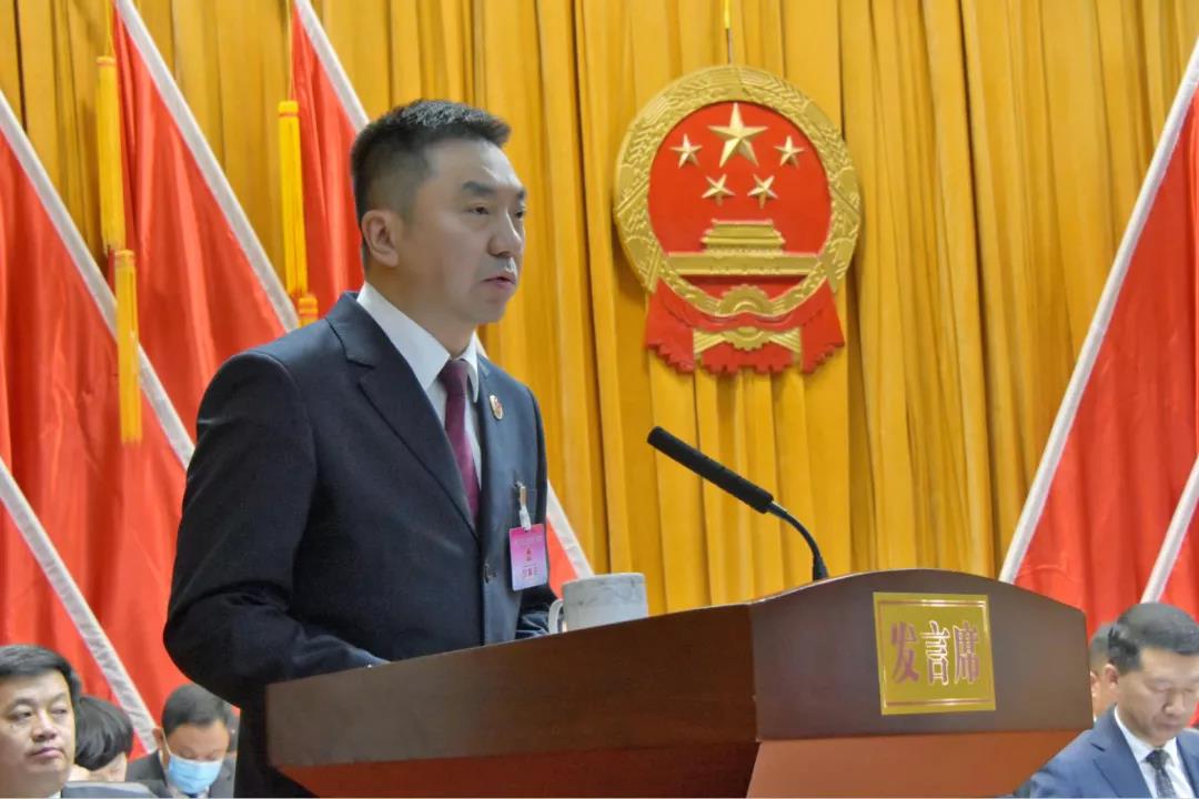 天山区第十七届人民代表大会第六次会议隆重开幕