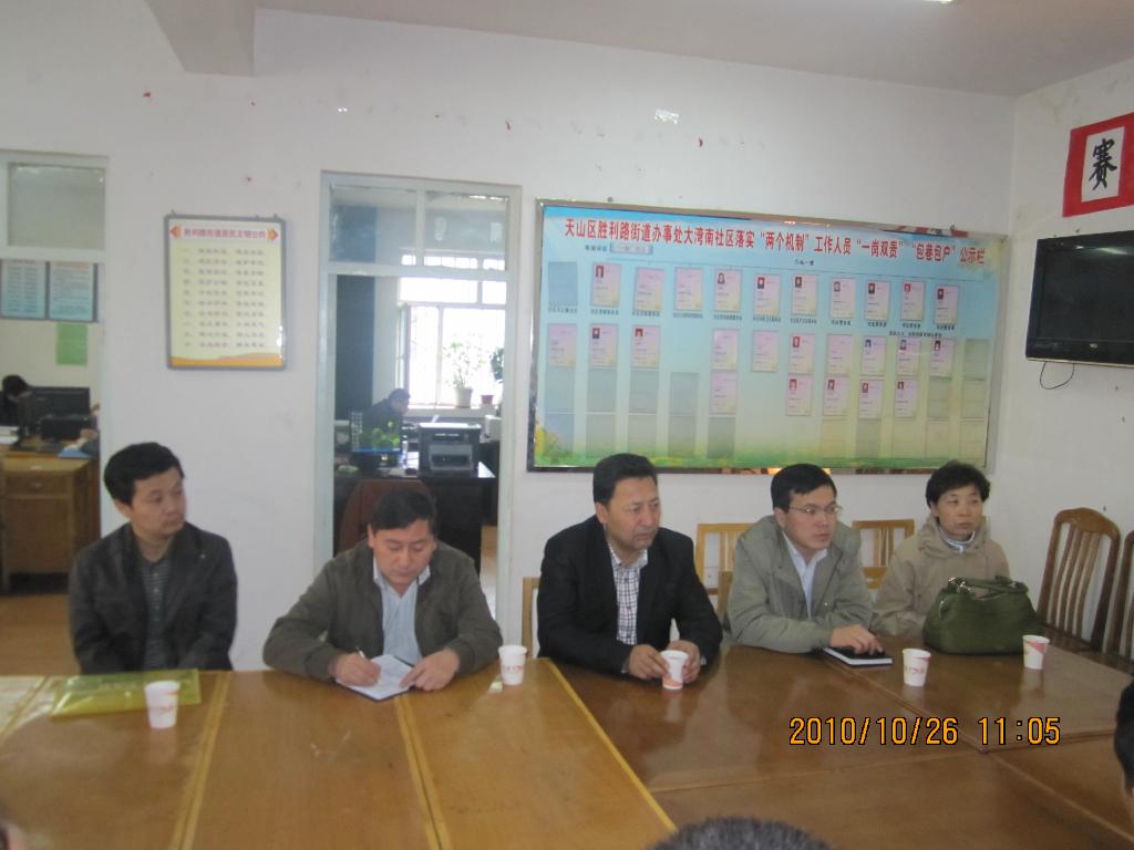 天山区代区长艾沙江买买提一行深入赛马场片区调研重点工作