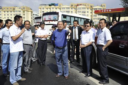 区市两级人大代表视察天山区环境综合整治工作