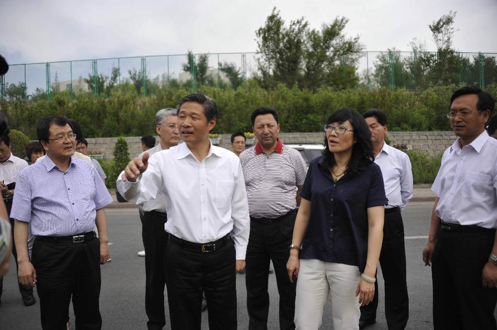 自治区党委常委,乌昌党委书记,市委书记朱海仑一行在天山区检查园林